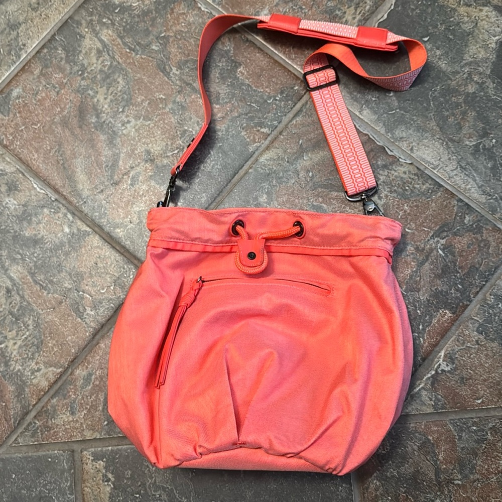 lululemon Diversity Bag Coral